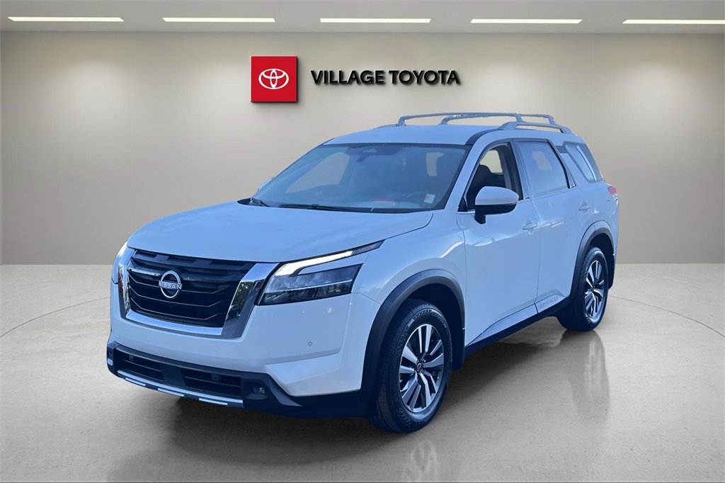 Used 2024 Nissan Pathfinder SL