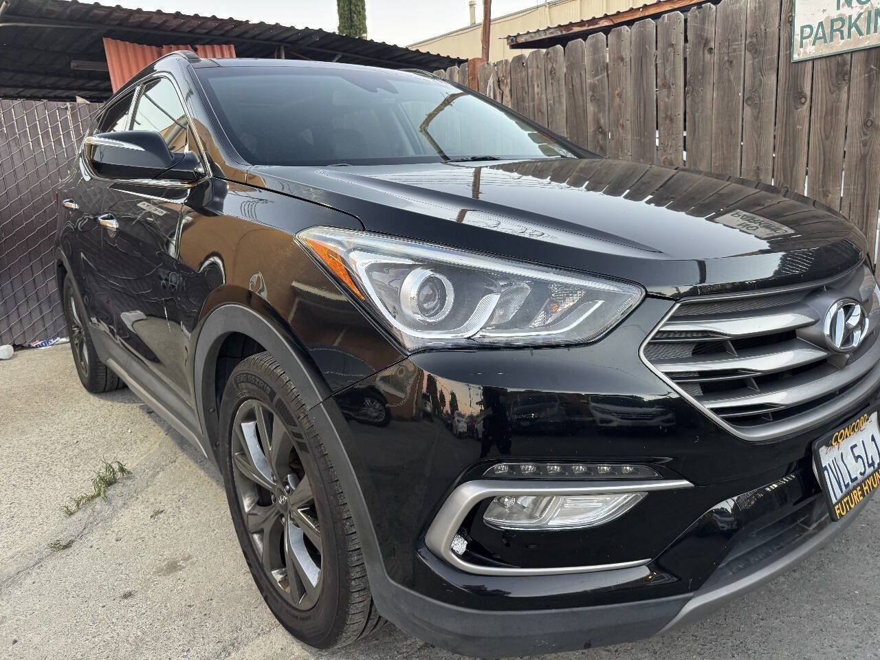 Used 2017 Hyundai Santa Fe Sport w/ 2.0T Ultimate Tech Package 05 FWD image 2