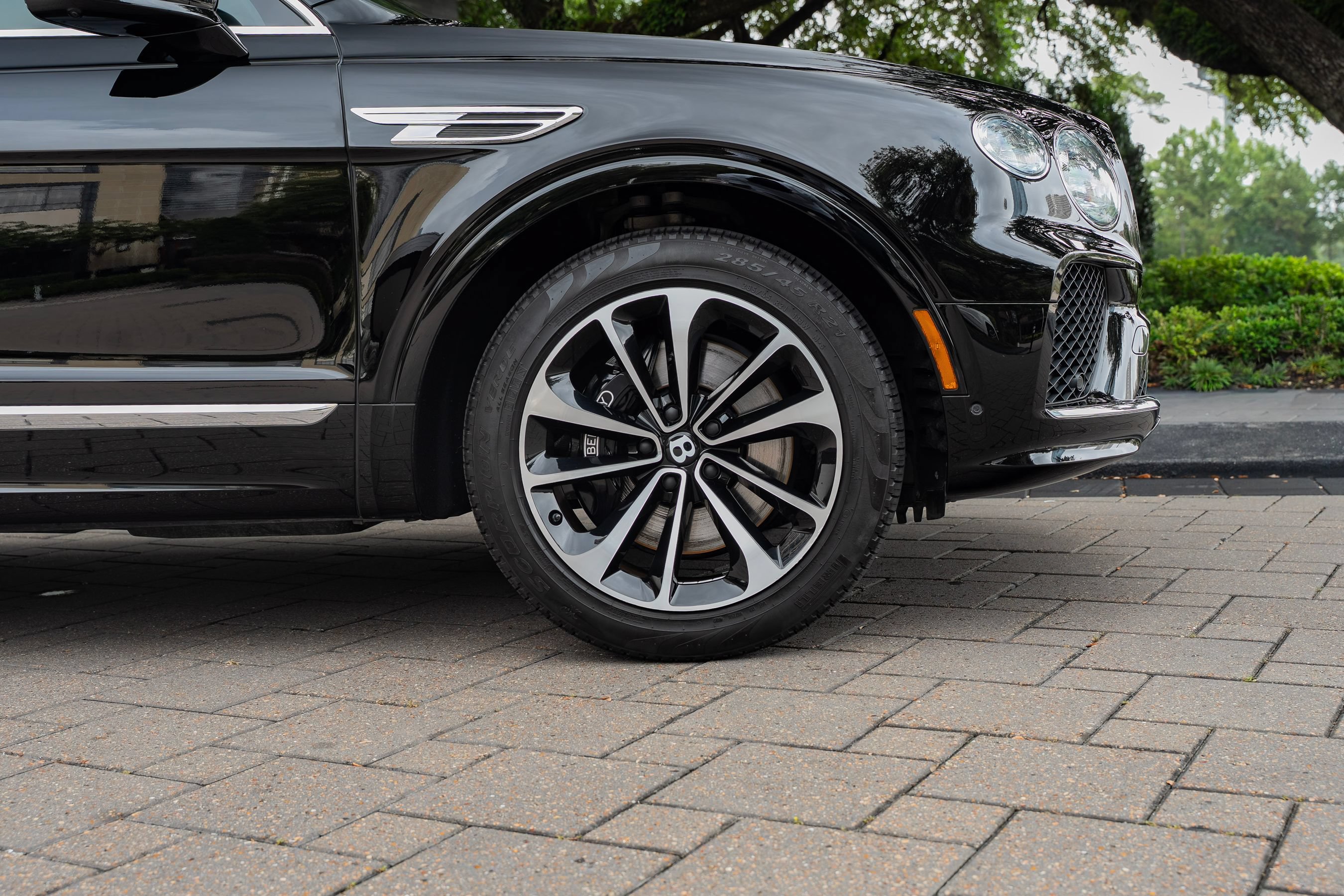 Certified 2024 Bentley Bentayga Plug-In Hybrid AWD/4WD image 6