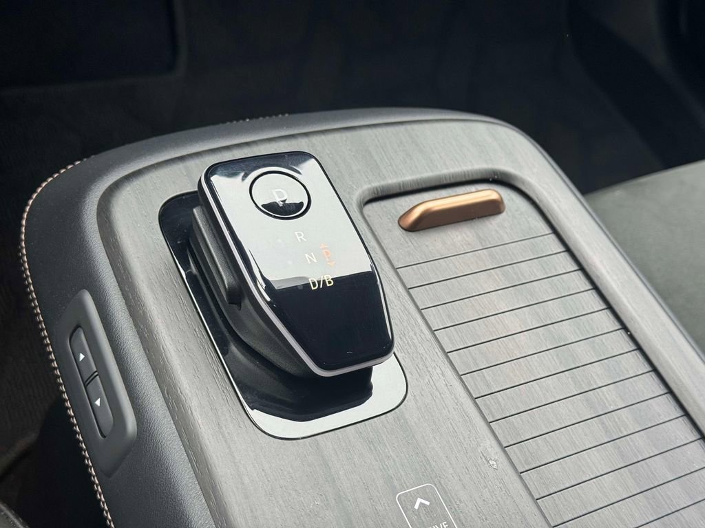 Used 2024 Nissan Ariya AWD image 28