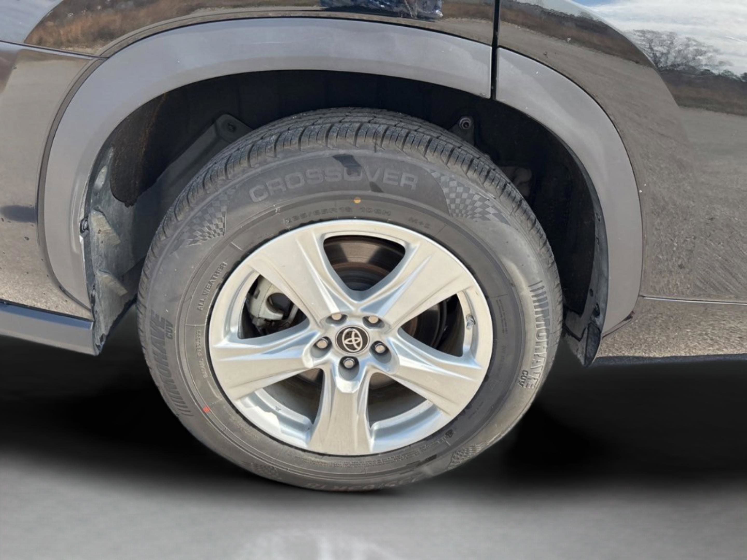 Used 2024 Toyota Highlander LE image 44