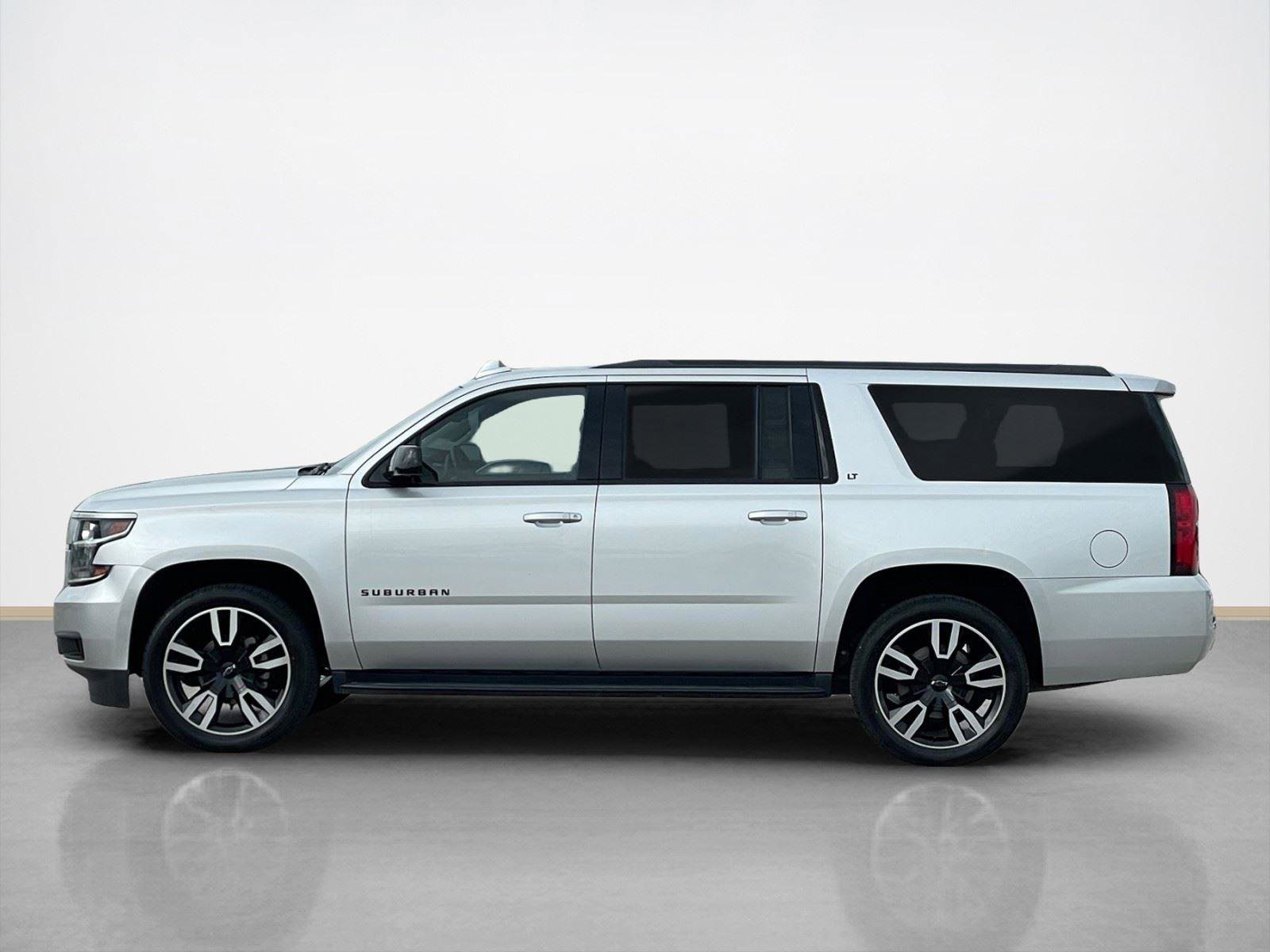 Used 2018 Chevrolet Suburban LT w/ Luxury Package RWD image 4
