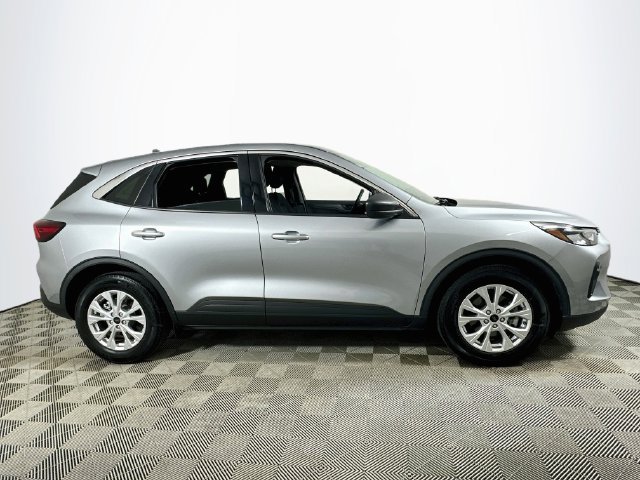 Used 2024 Ford Escape Active w/ Tech Pack #1 FWD image 2