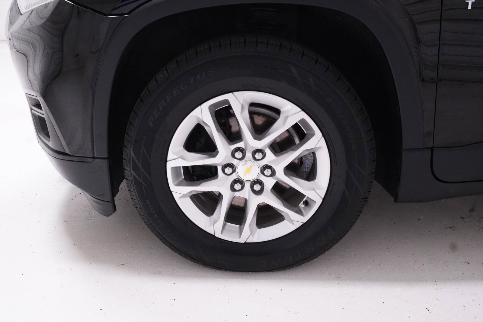 Used 2021 Chevrolet Traverse LS FWD image 10