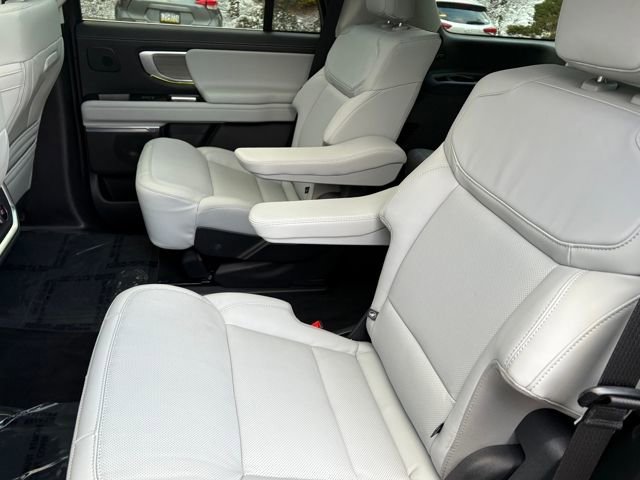 Used 2025 Ford Expedition Platinum w/ Driver's Package image 10