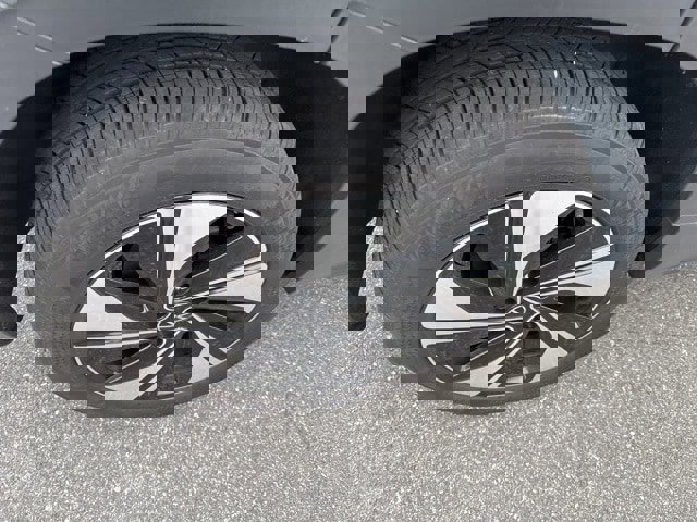 Certified 2025 Volkswagen Taos SE w/ Panoramic Sunroof Package image 11