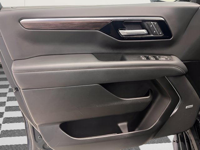 Certified 2025 Chevrolet Tahoe Premier AWD/4WD image 16