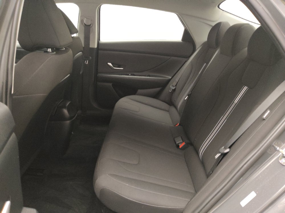 Used 2025 Hyundai Elantra Hybrid FWD image 18