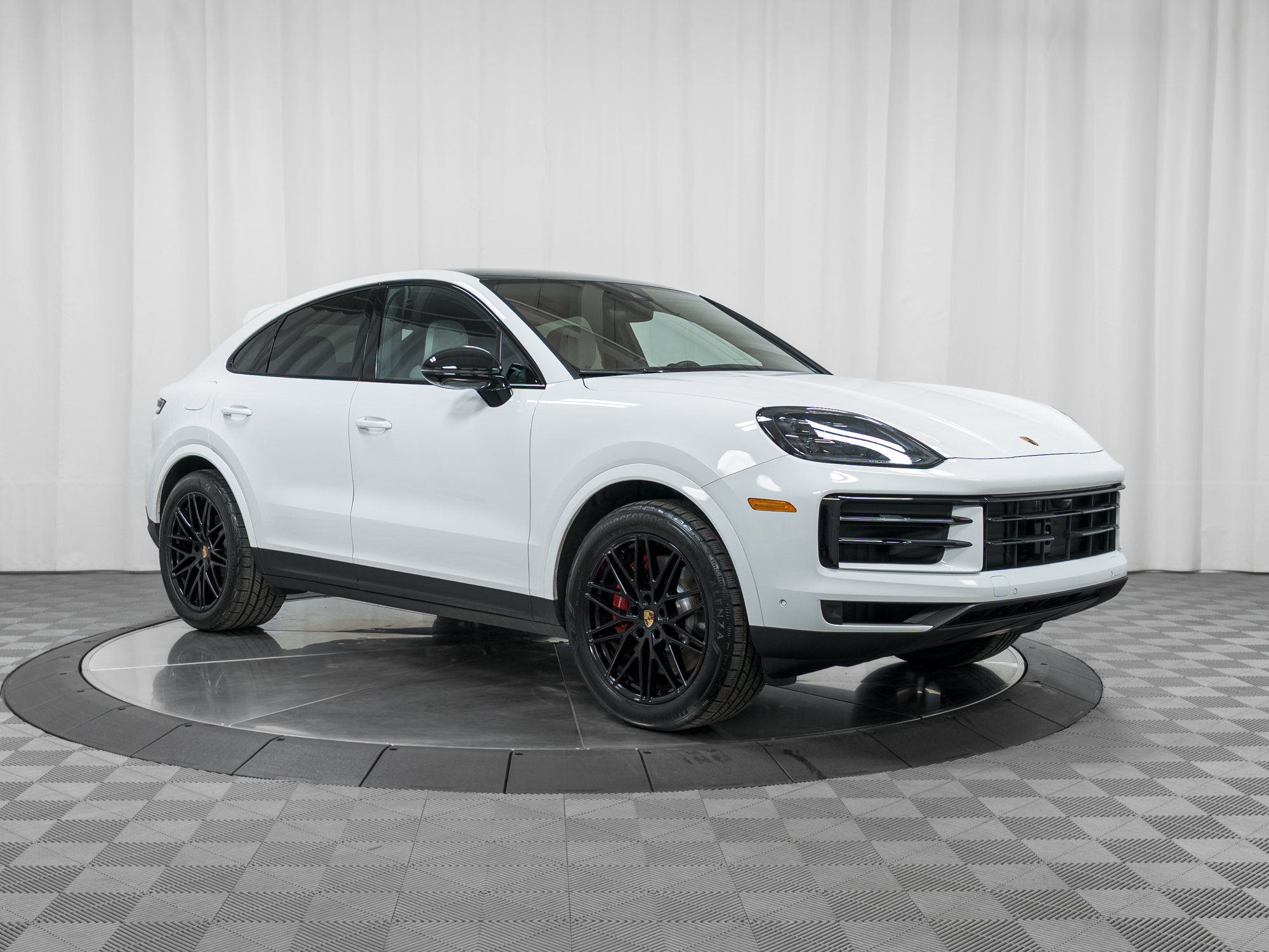 Used 2025 Porsche Cayenne S AWD/4WD image 9
