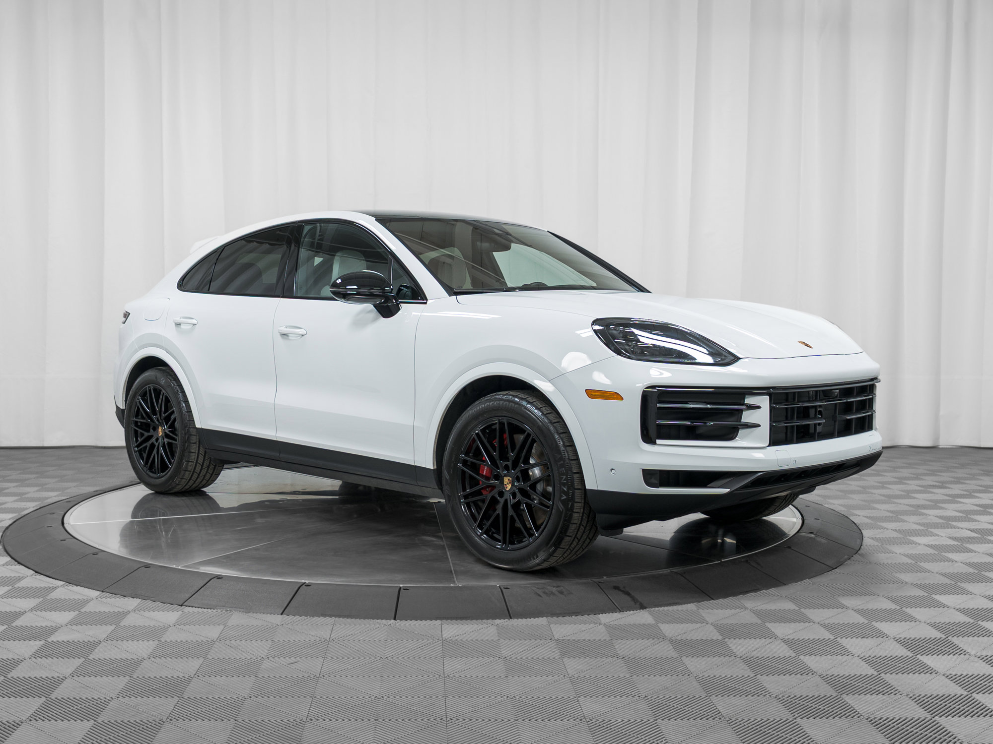 Used 2025 Porsche Cayenne S image 9