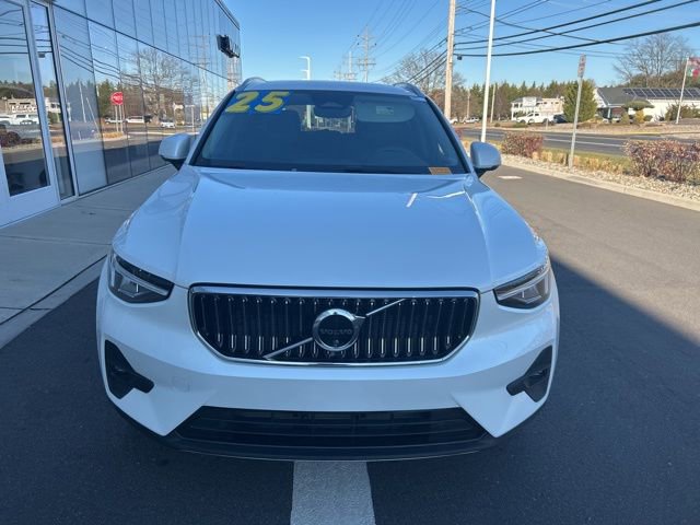 Certified 2025 Volvo XC40 B5 Plus AWD/4WD image 7