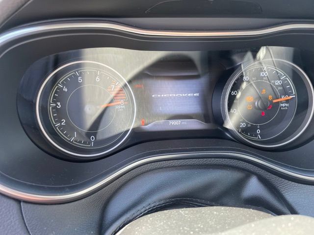 Used 2019 Jeep Cherokee Trailhawk w/ Comfort/Convenience Group AWD/4WD image 39