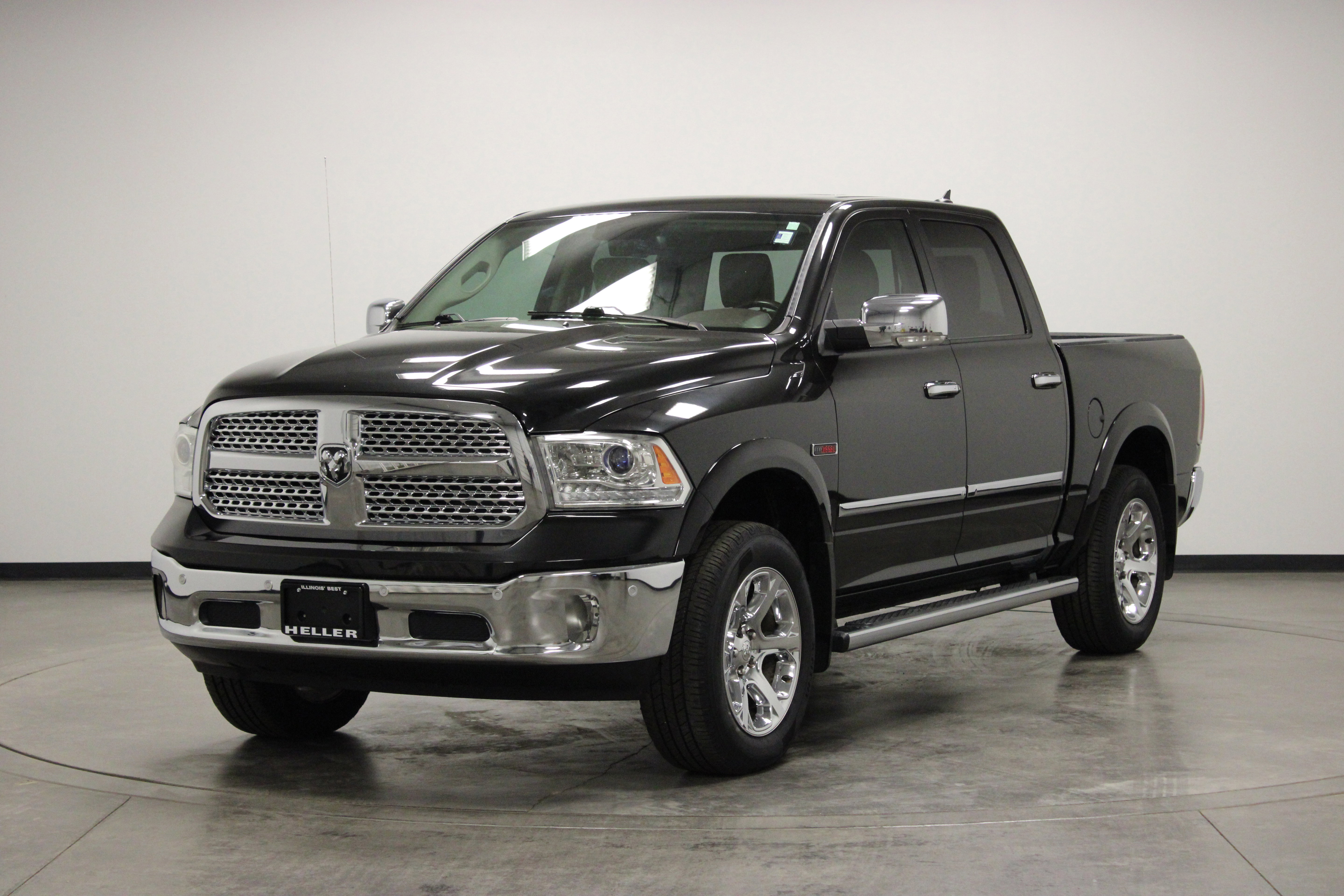 Used 2017 RAM 1500 Laramie w/ Convenience Group AWD/4WD image 4