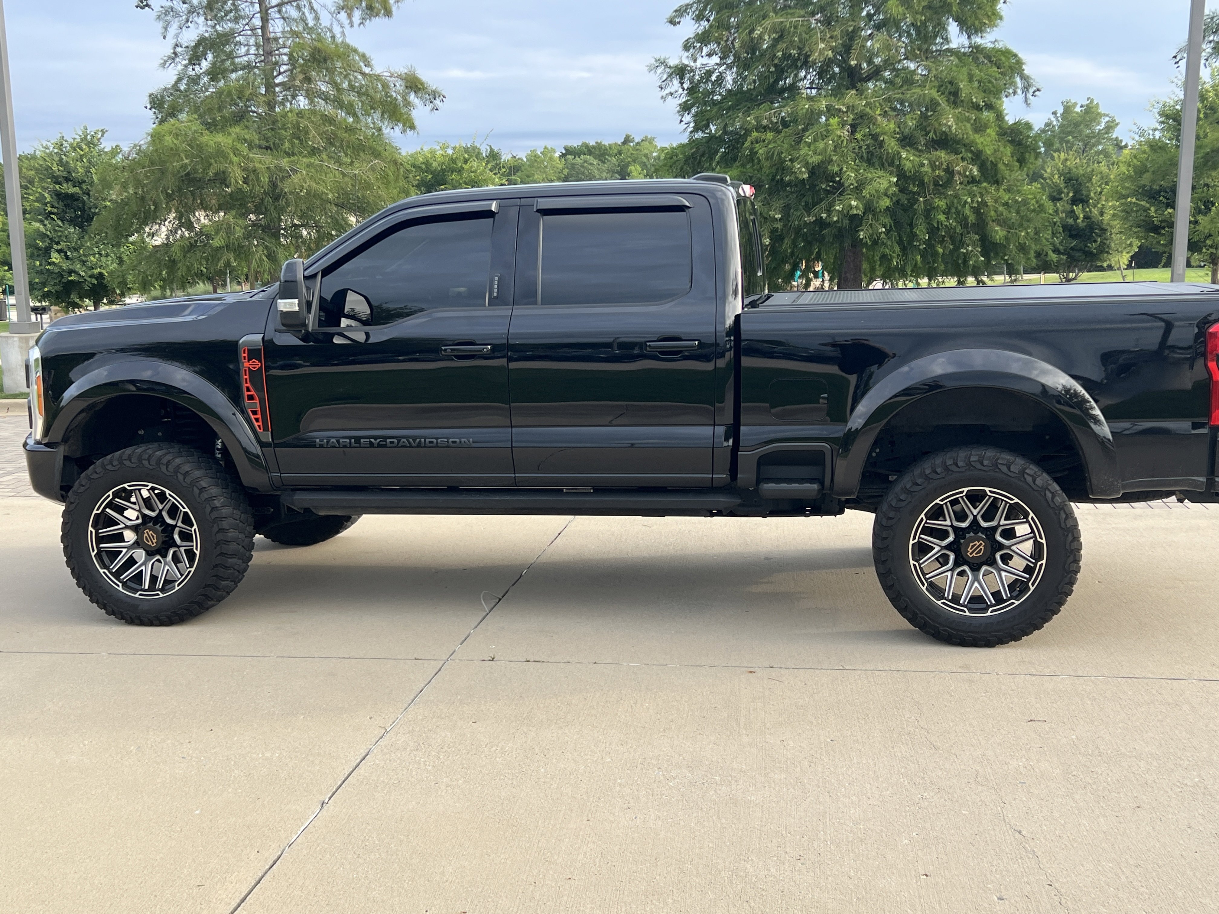 Used 2023 Ford F250 Lariat w/ Lariat Ultimate Package AWD/4WD image 7