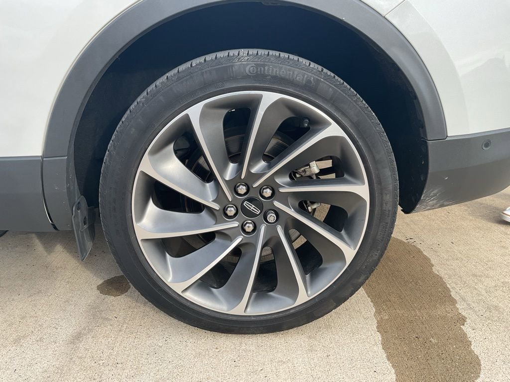 Used 2022 Lincoln Nautilus Reserve w/ Equipment Group 202A image 6