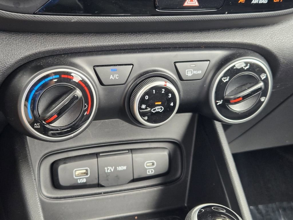 Certified 2025 Hyundai Venue SE FWD image 20