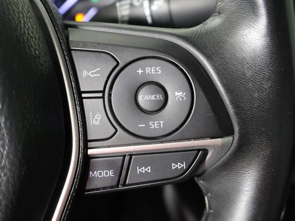 Used 2021 Toyota Camry XLE FWD image 39