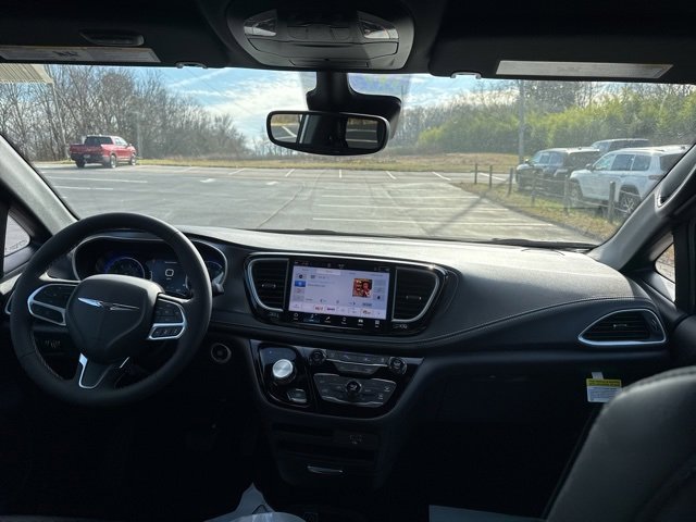 New 2026 Chrysler Pacifica Select image 13