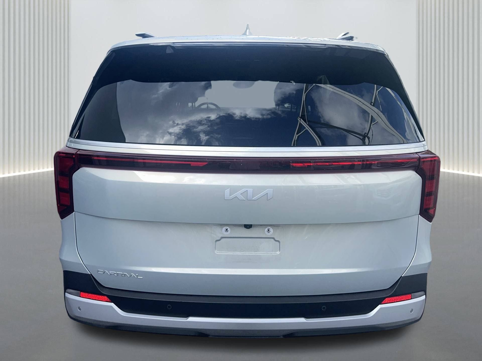 Used 2025 Kia Carnival EX image 15