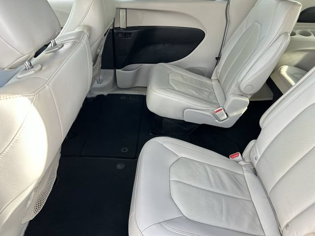 Used 2021 Chrysler Pacifica Touring-L FWD image 18
