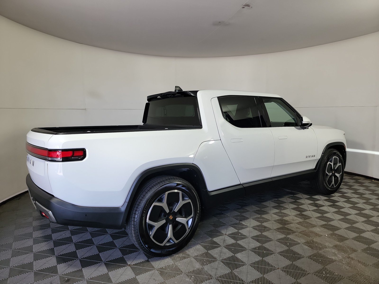 Used 2024 Rivian R1T Adventure AWD/4WD image 5
