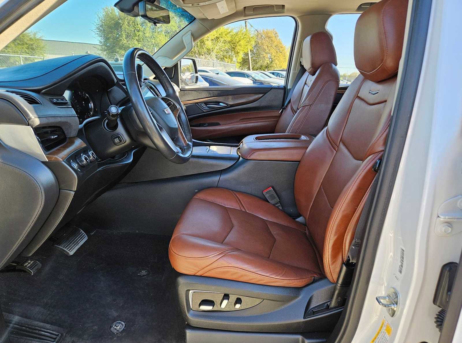 Used 2020 Cadillac Escalade Luxury image 16