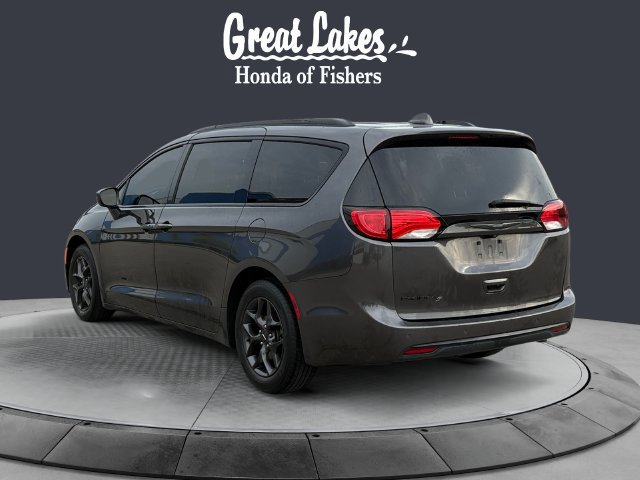 Used 2018 Chrysler Pacifica Touring-L Plus FWD image 3
