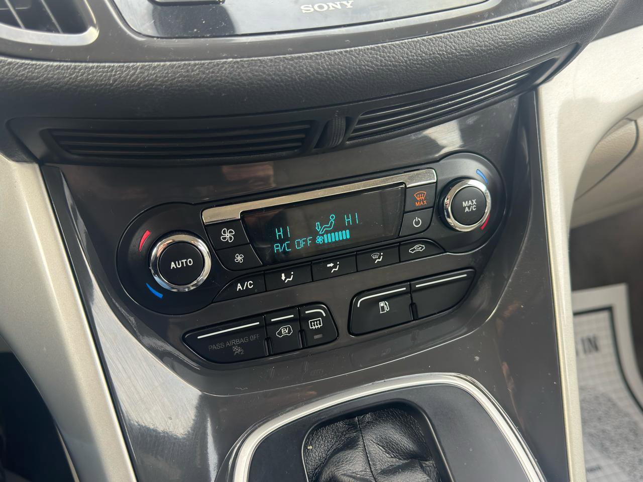 Used 2015 Ford C-MAX Energi SEL w/ Equipment Group 301A image 25