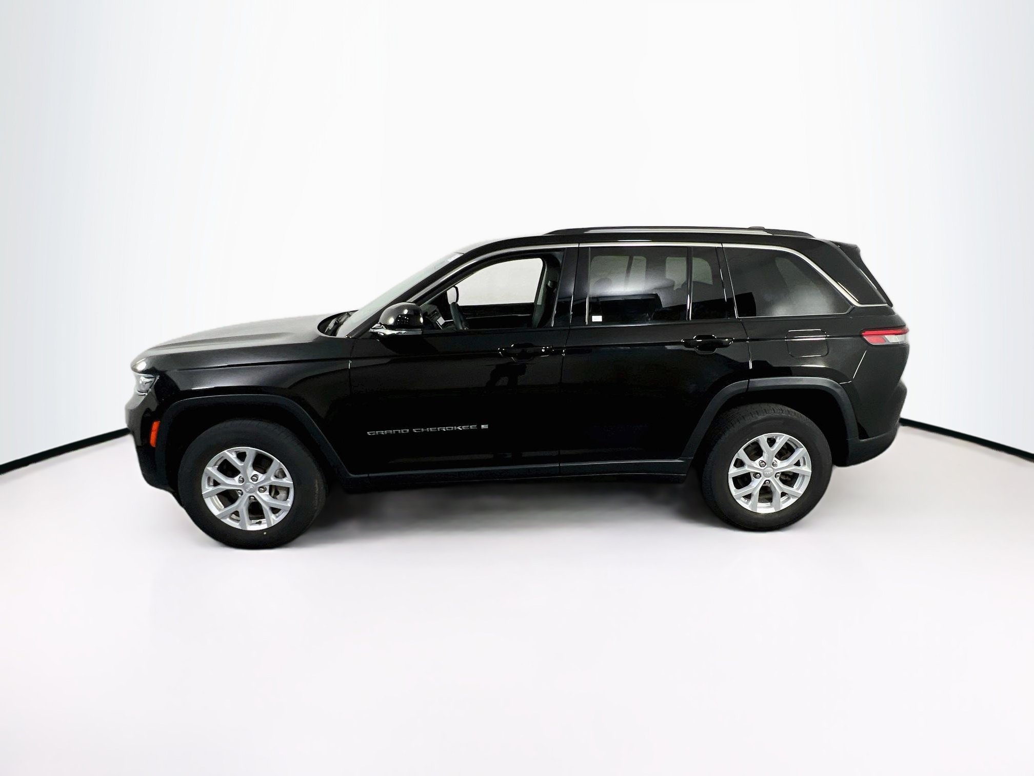 Used 2023 Jeep Grand Cherokee Limited AWD/4WD image 8
