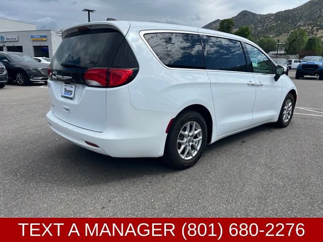 Used 2022 Chrysler Voyager LX FWD image 3
