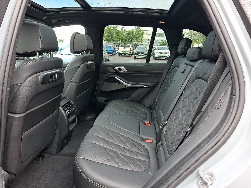 Used 2024 BMW X5 xDrive40i w/ M Sport Package AWD/4WD image 10