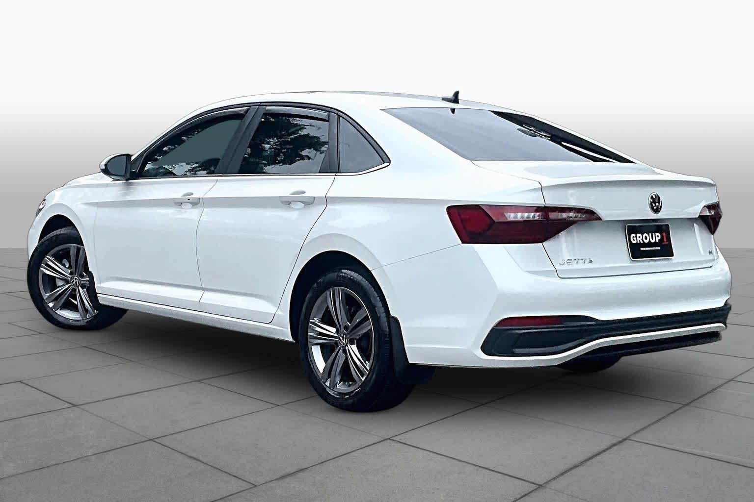 Used 2023 Volkswagen Jetta SE FWD image 12