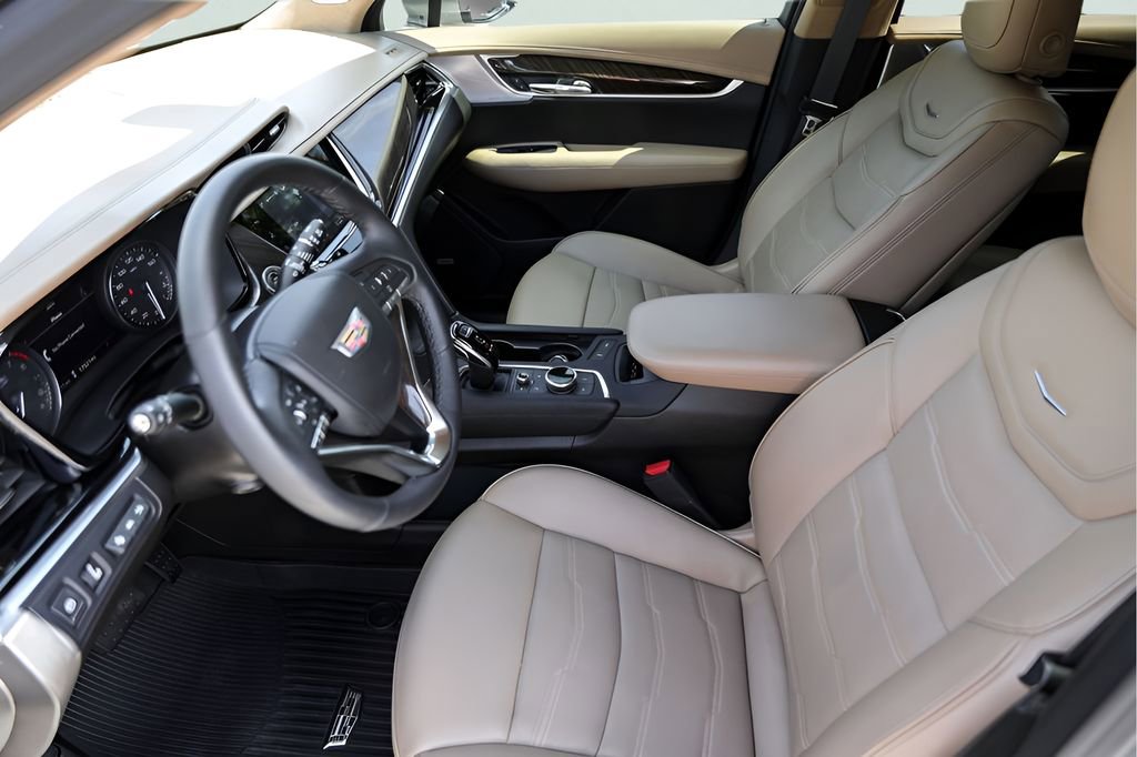 Used 2023 Cadillac XT6 Premium Luxury w/ Platinum Package FWD image 12