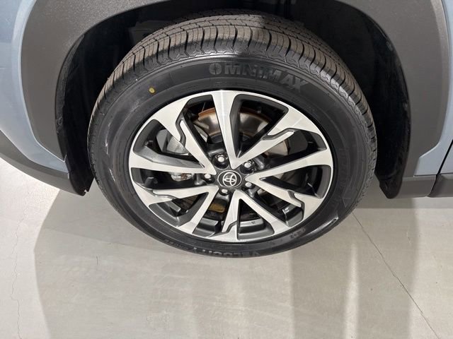 Used 2023 Toyota Corolla Cross XLE image 6