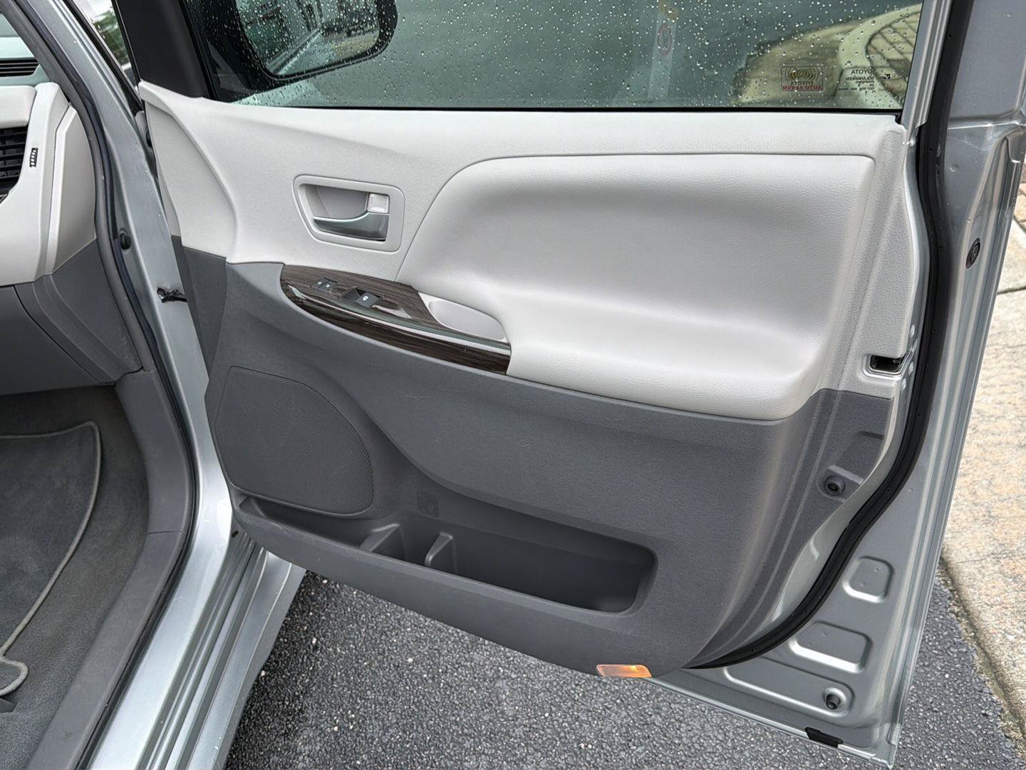 Used 2019 Toyota Sienna XLE Premium FWD image 15
