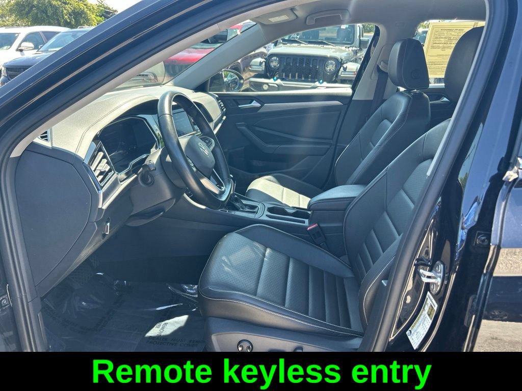 Used 2024 Volkswagen Jetta SE FWD image 10