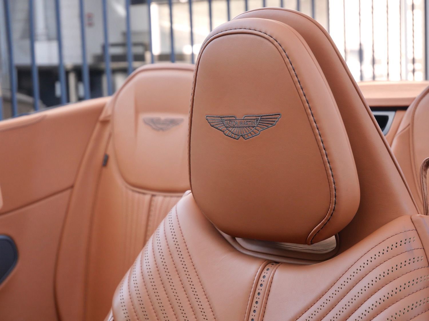 Used 2023 Aston Martin DB11 Volante RWD image 5