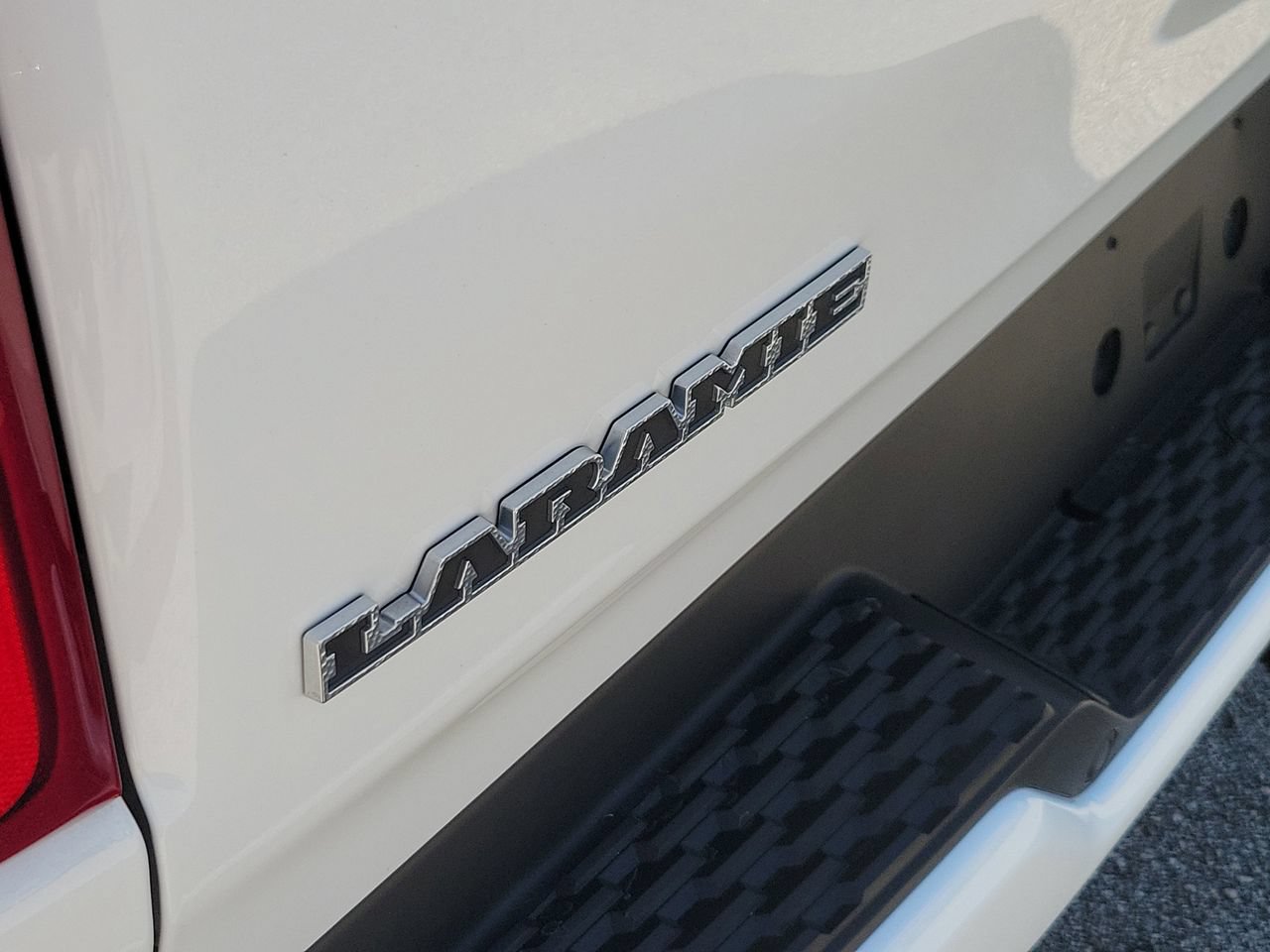 Used 2025 RAM 1500 Laramie w/ Sport Appearance Package AWD/4WD image 6