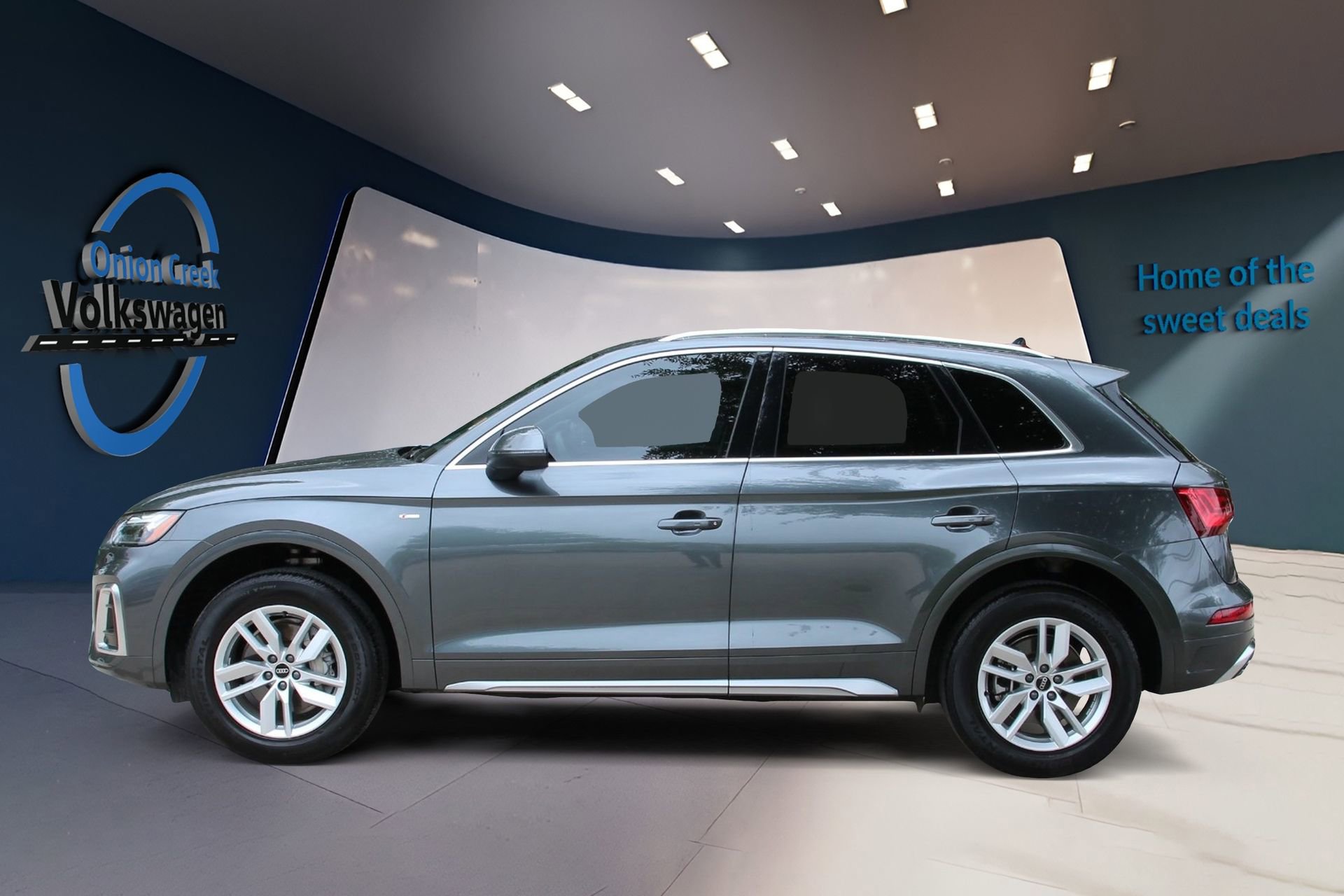 Used 2023 Audi Q5 2.0T Premium w/ Convenience Package image 7