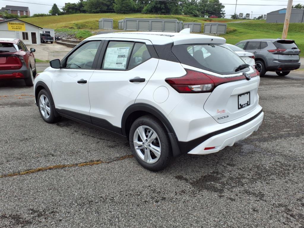 New 2025 Nissan Kicks Play S FWD image 7