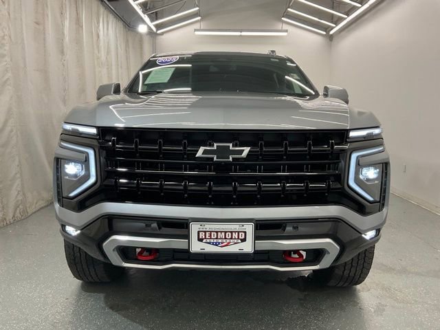 Used 2025 Chevrolet Suburban Z71 AWD/4WD image 3