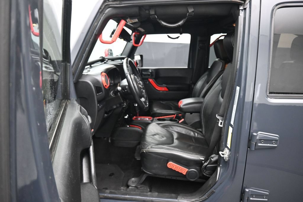 Used 2016 Jeep Wrangler Unlimited Rubicon w/ Connectivity Group AWD/4WD image 10