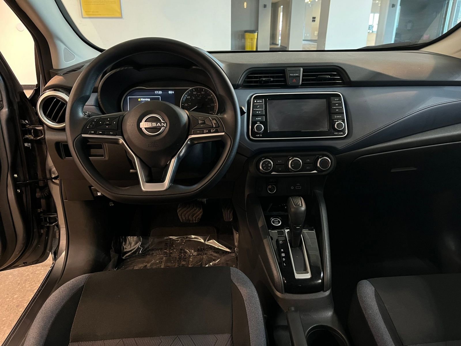 Used 2025 Nissan Versa SV image 33