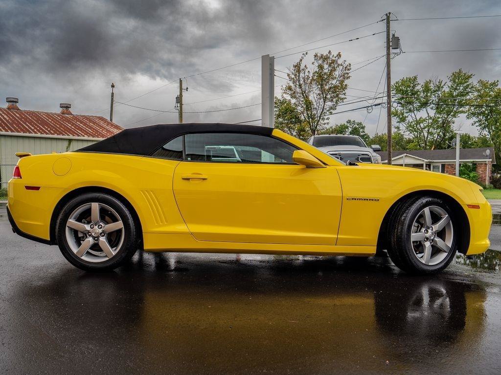 Used 2015 Chevrolet Camaro LT RWD image 2