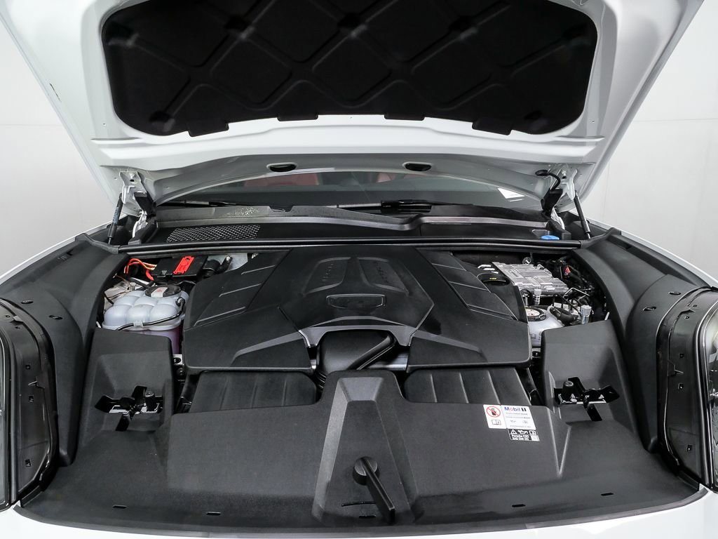 Certified 2024 Porsche Cayenne AWD/4WD image 36