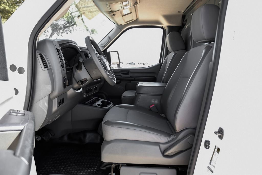 Used 2017 Nissan NV 2500 SV image 3