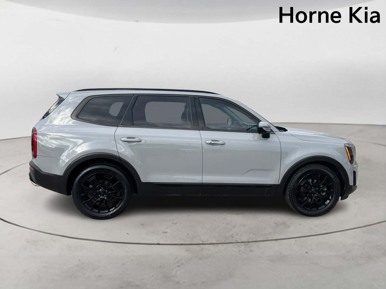 Used 2021 Kia Telluride SX w/ SX Prestige Package image 3