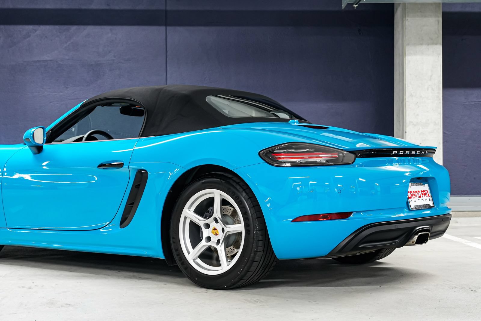 Used 2021 Porsche 718 Boxster RWD image 32