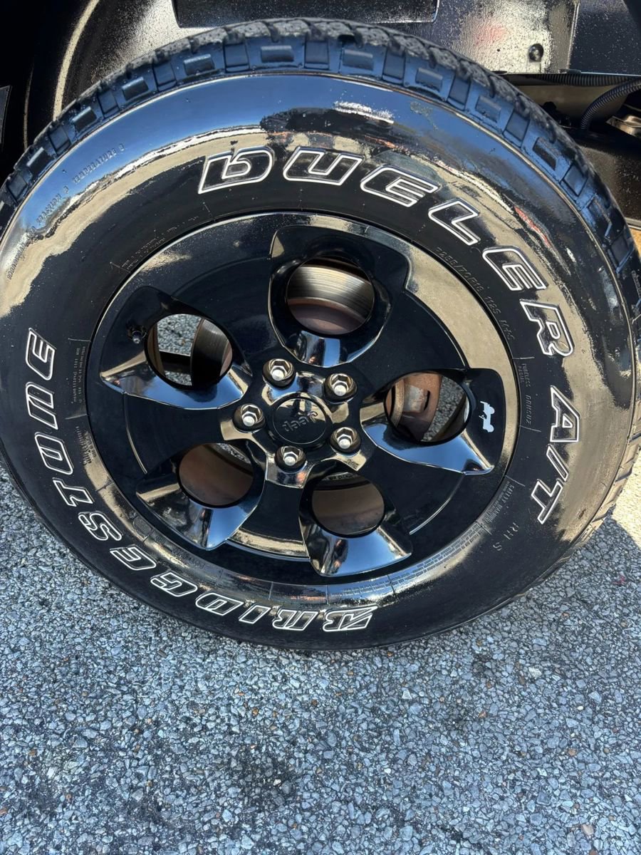 Used 2015 Jeep Wrangler Unlimited Sahara image 21