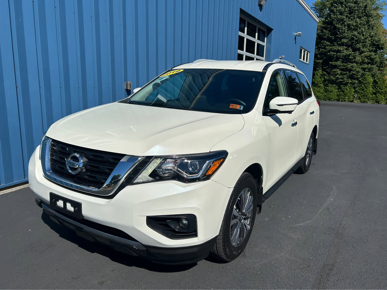 Used 2019 Nissan Pathfinder SL image 2